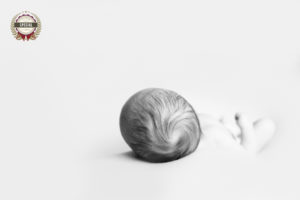 Vous recherchez un photographe nouveau-né en Haute-Savoie ? Laura Bugnet est Photographe spécialisée grossesse, nouveau-né, bébé, famille
