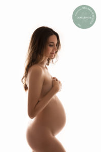 Trouvez un photographe grossesse en Haute-Savoie. Photographe spécialisée grossesse, nouveau-né, bébé, famille